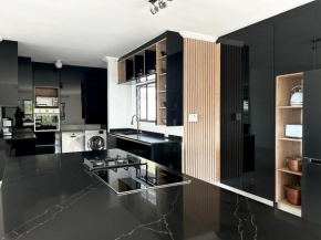 Luxury on 1B Patricia